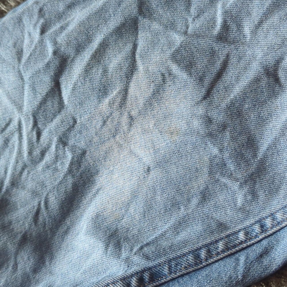 Everlane Original Cheeky Jean in Stone-washed Sky - Picture 11 of 16